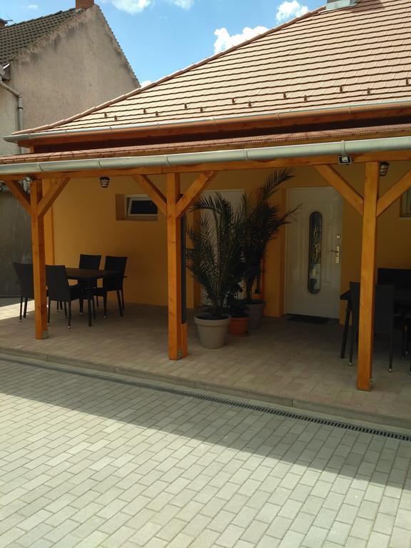 Paradise Apartmanház Eger Exterior foto